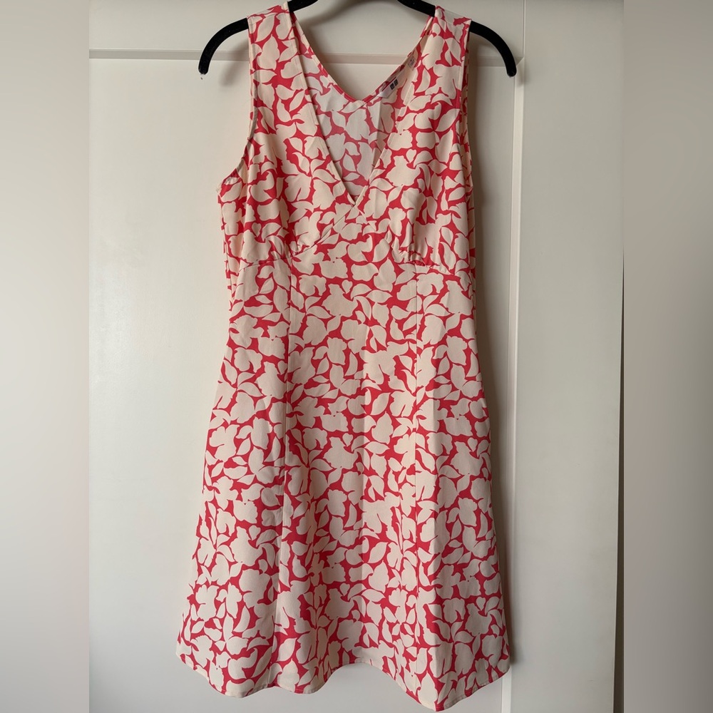 NWOT Uniqlo Printed V-Neck Sleeveless Mini Dress